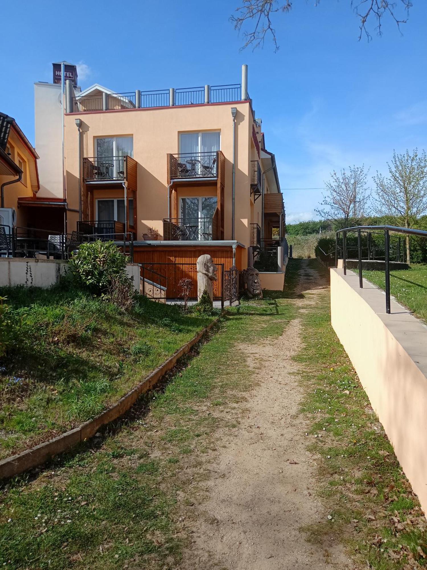 Seehotel Bad Kleinen Exterior photo